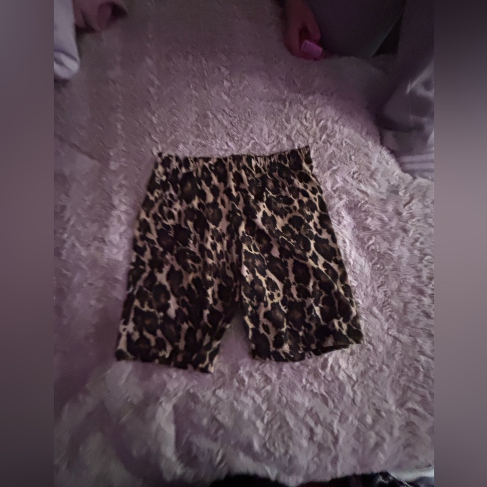 Cheetah print. Black & Crème